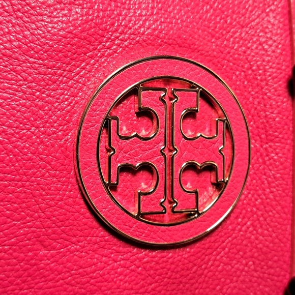 Tory Burch NWOTs Amanda Logo Clutch Crossbody - Picture 3 of 14